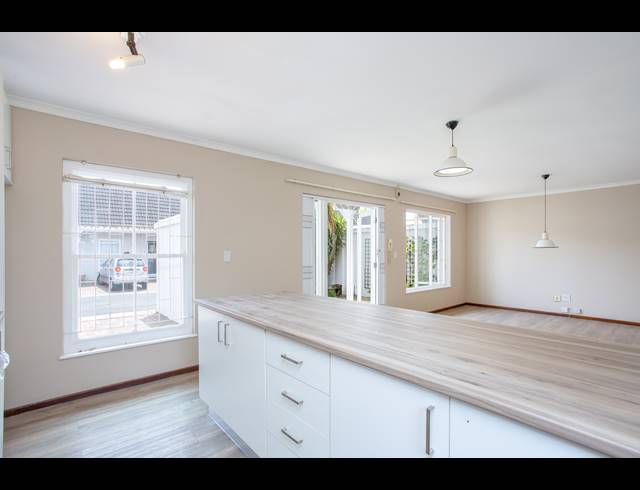 2 BEDROOM TOWNHOUSE FOR SALE IN KENILWORTH